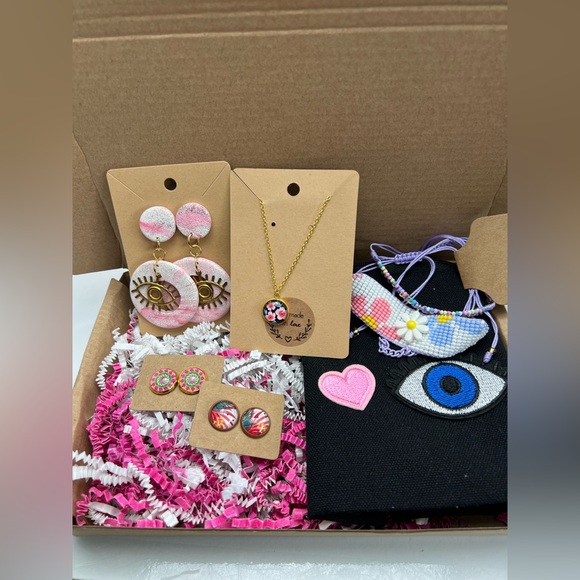 Flirty Jewelry Gift Set with Painted Box - Cute Christmas Jewelry Gift Set Box - Picture 15 of 15